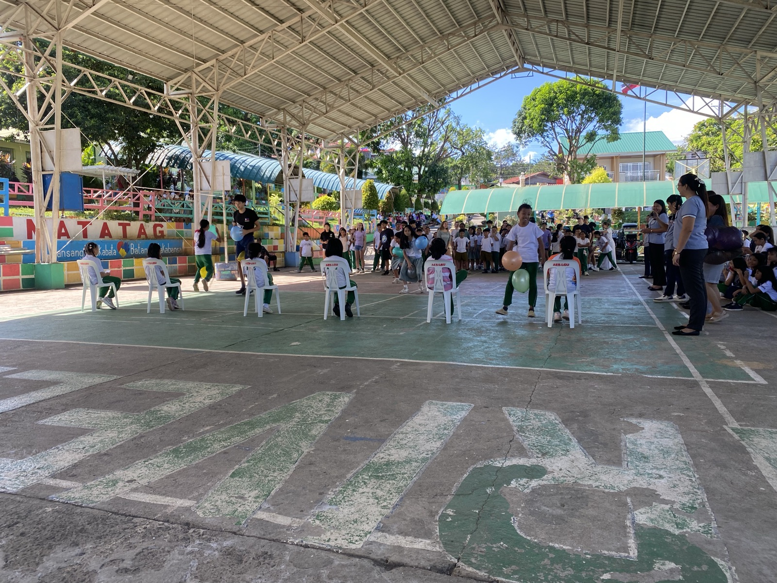 Students at Mariveles, photo 4 of 5